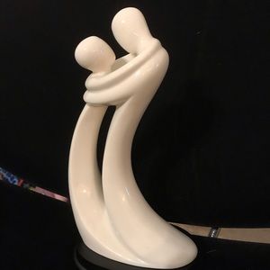 Circle of Love Love statue